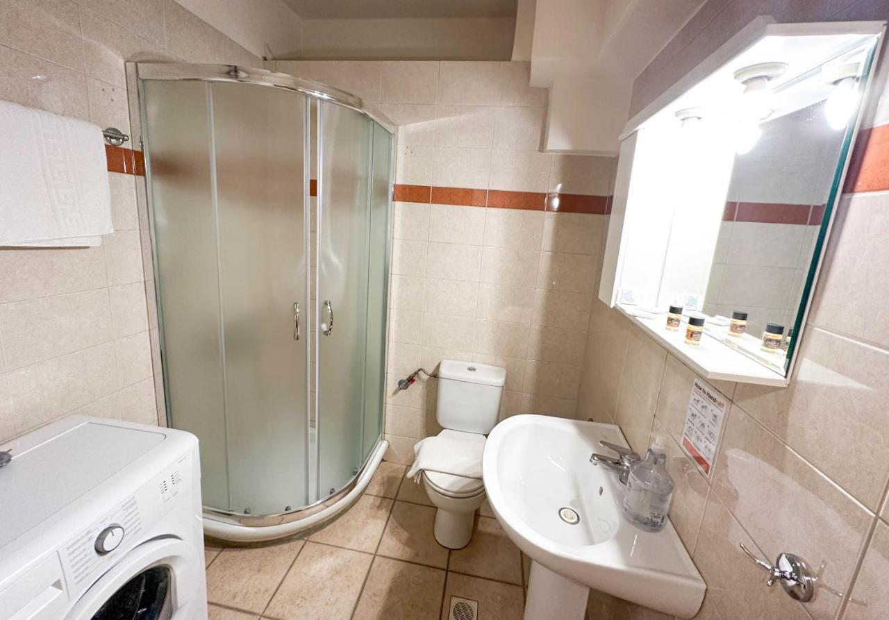 Mini Art Apartments Gerani  Екстериор снимка