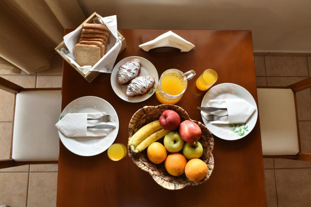 Mini Art Apartments Gerani  Екстериор снимка