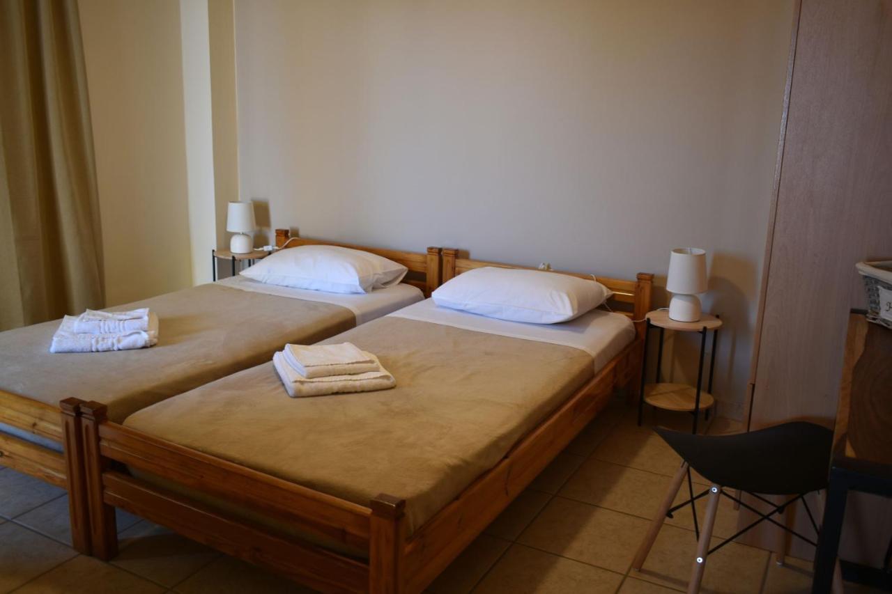 Mini Art Apartments Gerani  Екстериор снимка