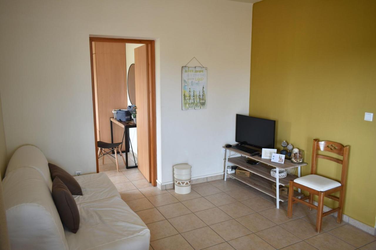 Mini Art Apartments Gerani  Екстериор снимка