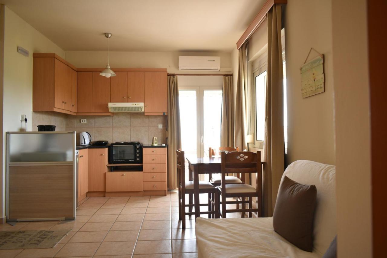 Mini Art Apartments Gerani  Екстериор снимка