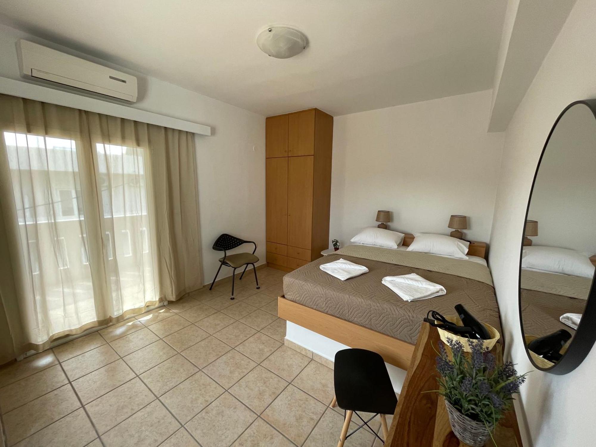 Mini Art Apartments Gerani  Екстериор снимка