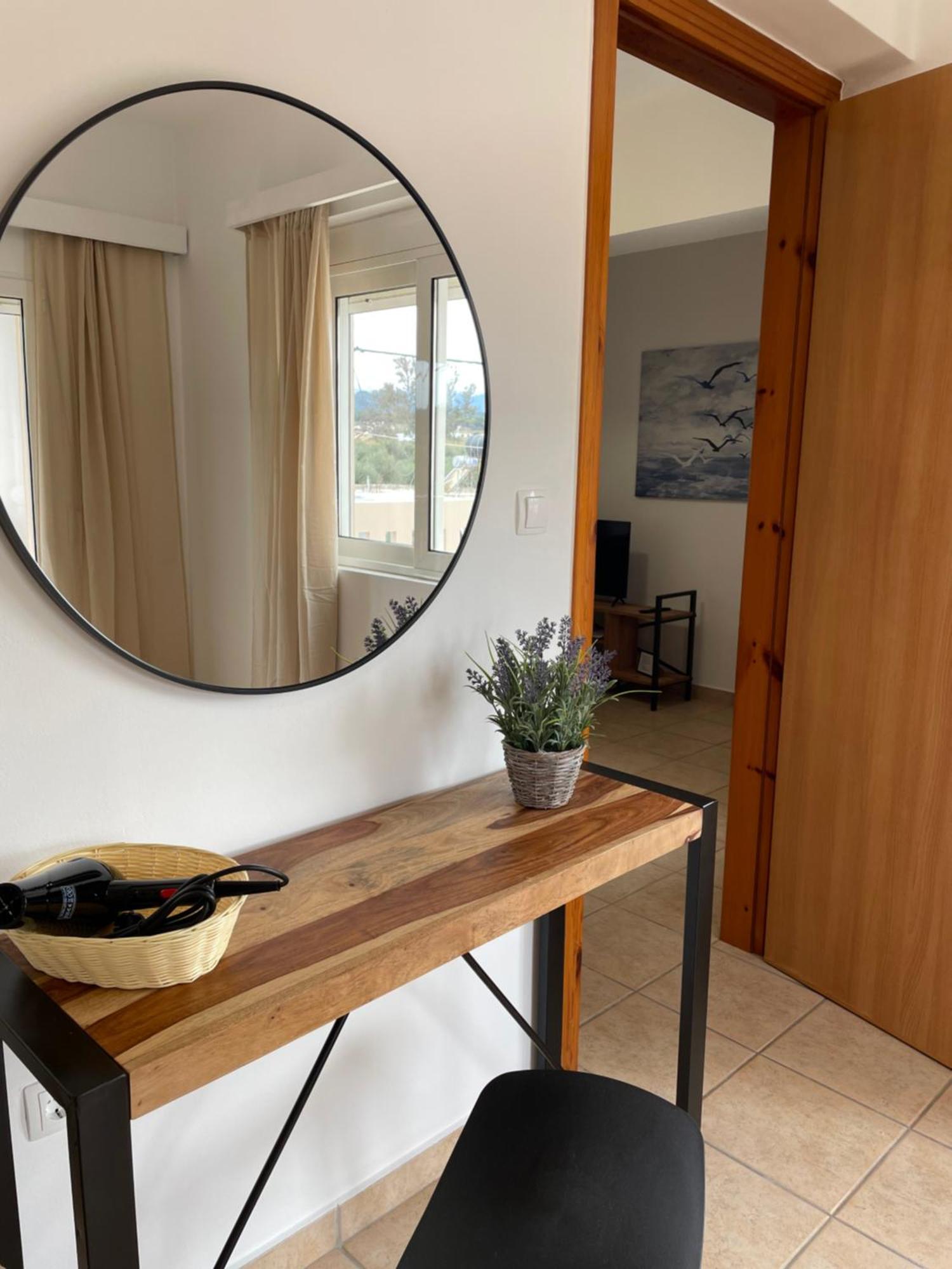 Mini Art Apartments Gerani  Екстериор снимка