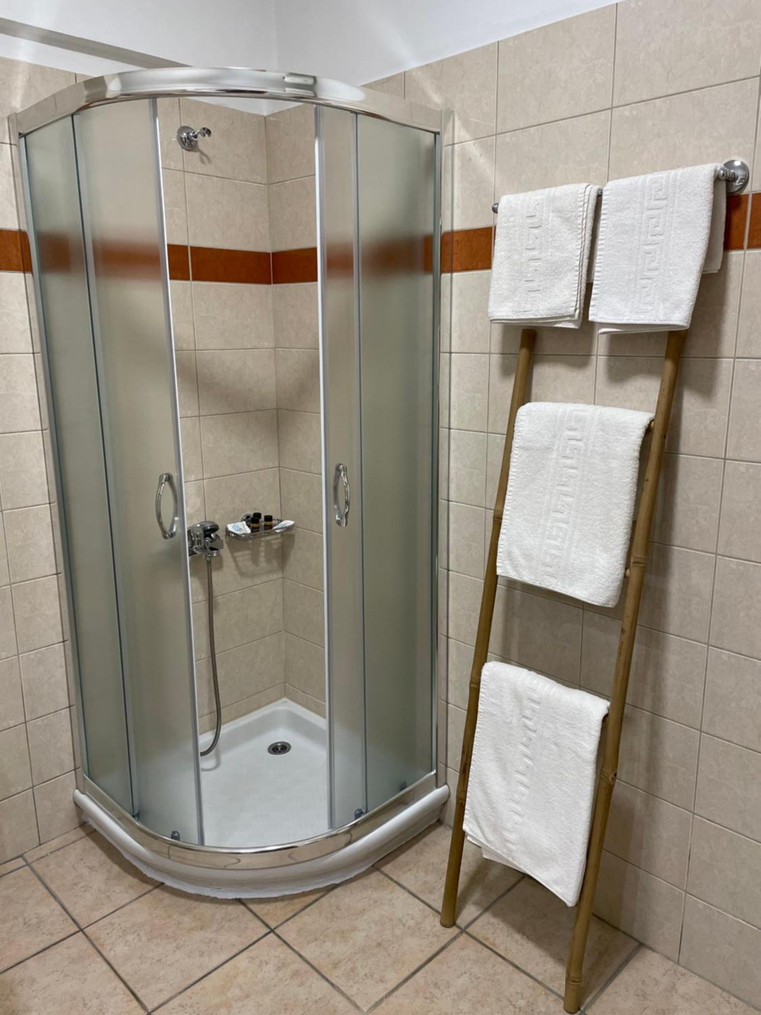 Mini Art Apartments Gerani  Екстериор снимка