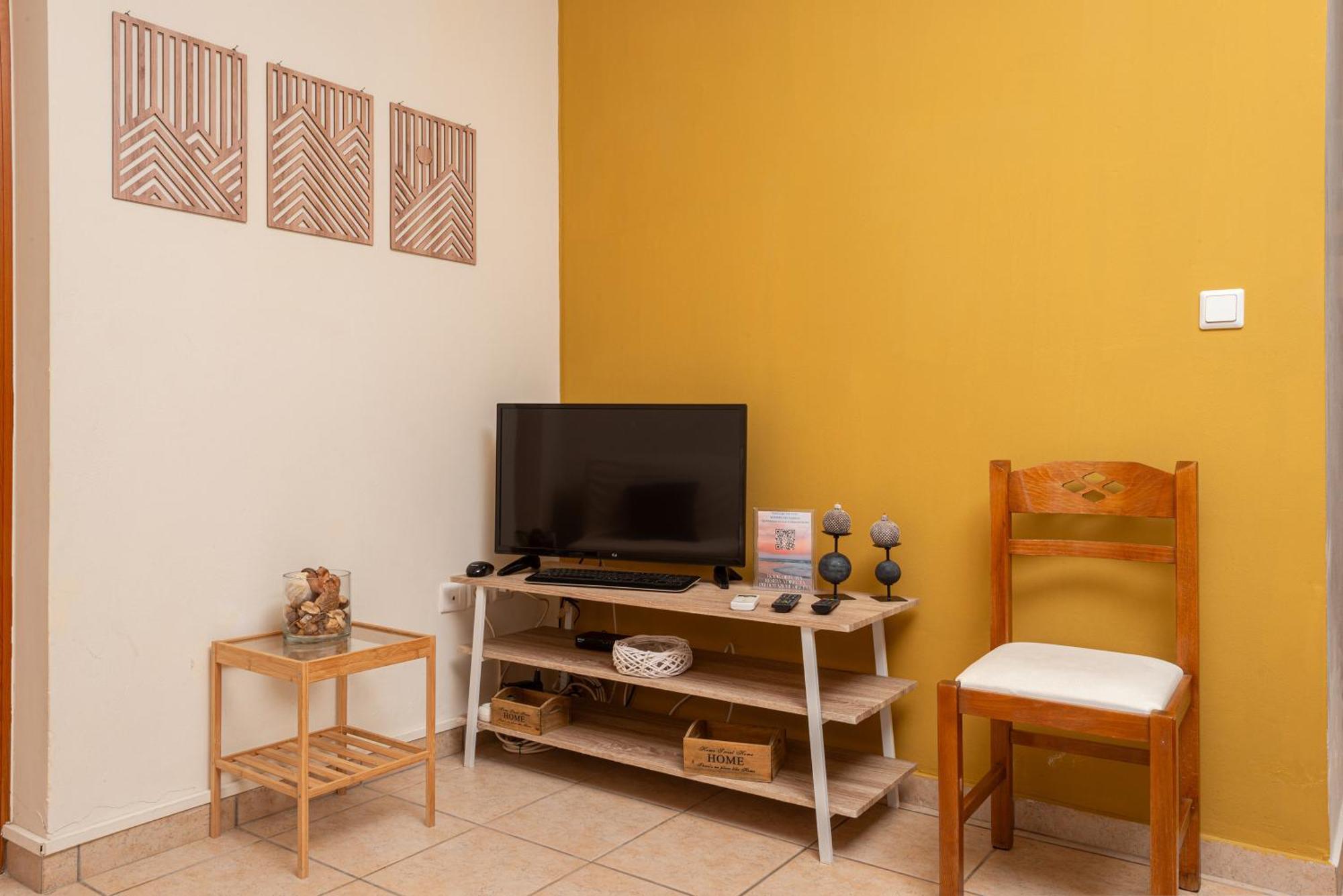 Mini Art Apartments Gerani  Екстериор снимка