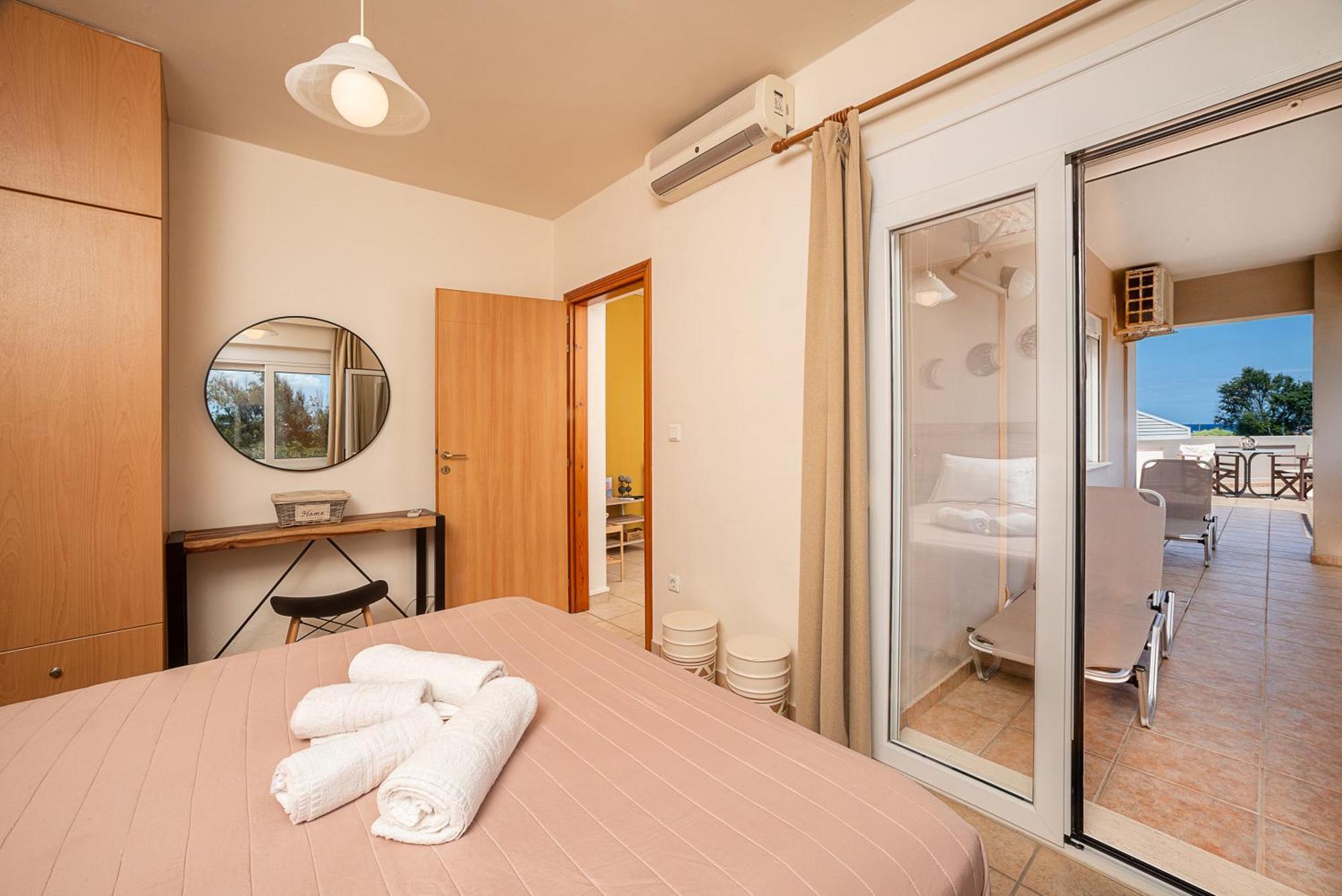 Mini Art Apartments Gerani  Екстериор снимка