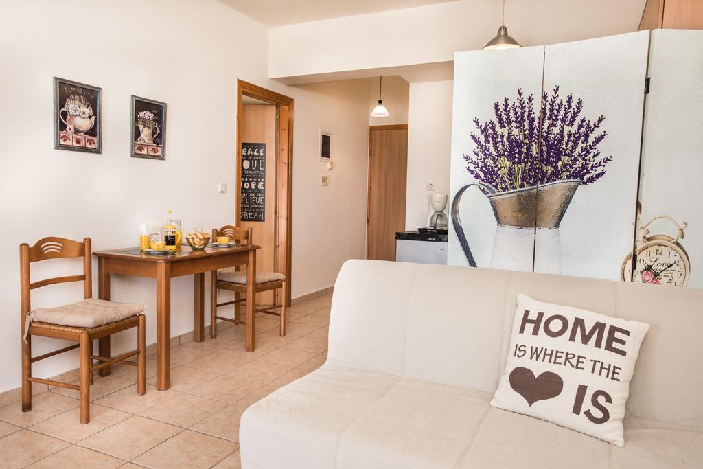 Mini Art Apartments Gerani  Екстериор снимка